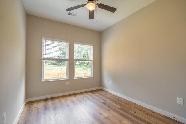 Photo - 124 Woodland Dr