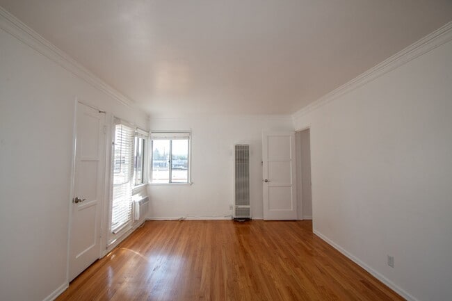 Photo - 11034-11038 La Maida Street Unit 11038.5