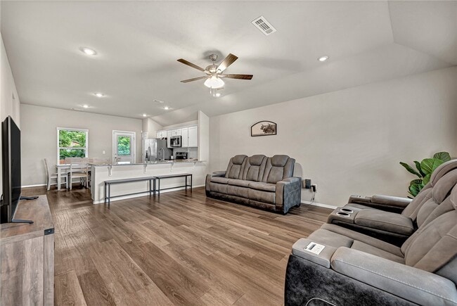 Photo - 103 W Gillian Ave