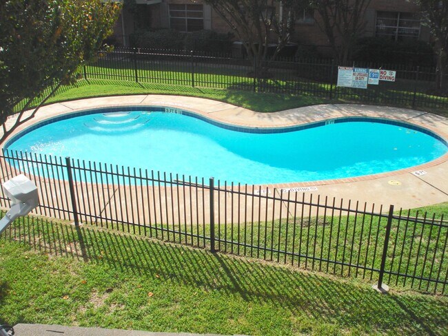 1230 Shadowdale Dr