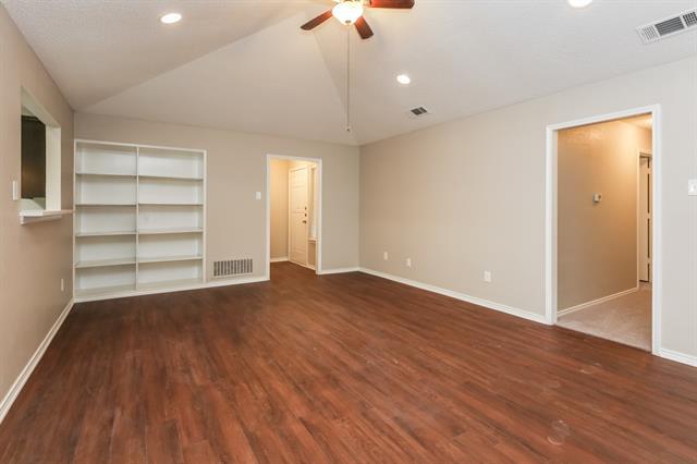 Photo - 521 Anglebluff Dr