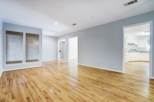 Photo - 5312 Buffalo Speedway