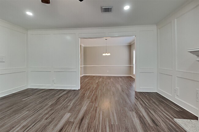 Photo - 702 Fernglade Dr