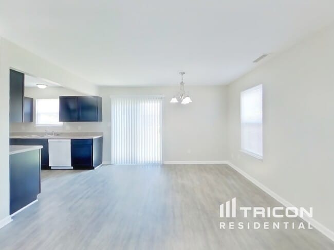 Photo - 2887 Beethoven Ave