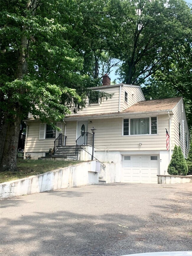 Photo - 144 Railroad Ave Apartamento Unidad Upstairs#