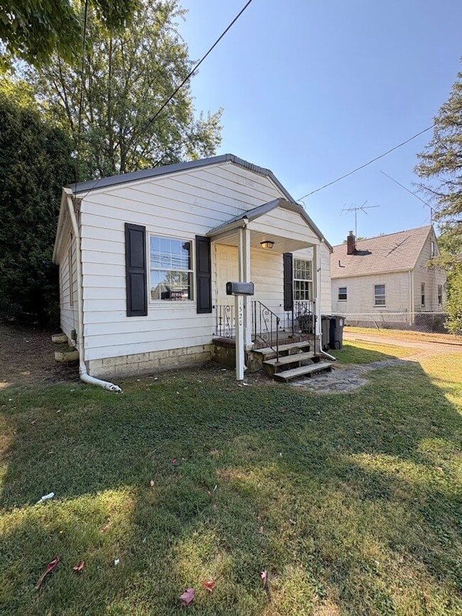Building Photo - Two bedroom one bathroom home for rent