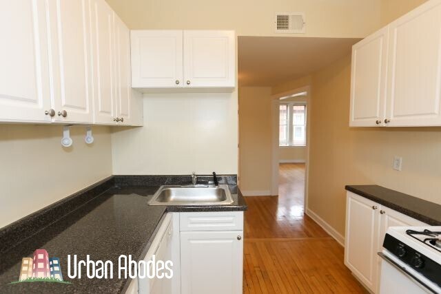 Photo - 533 W Aldine Unit A00C