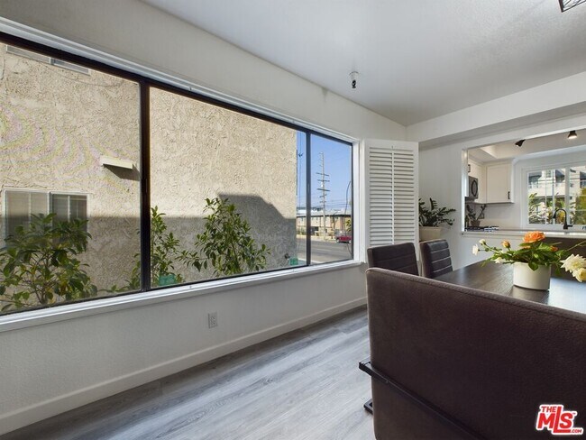 Photo - 4551 Kester Ave Unidad 1