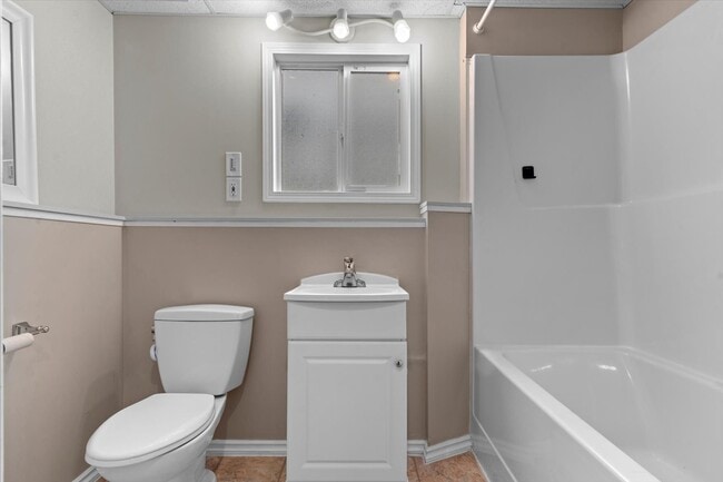 Photo - 6548 Fern St