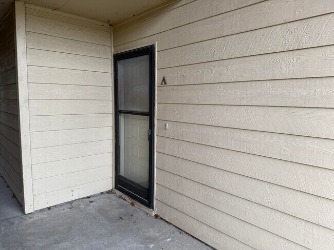 Photo - 2009 Waterfront Dr N Unidad A1