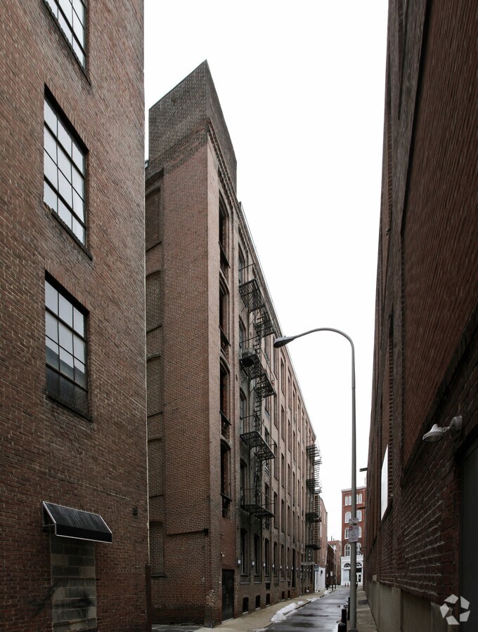 Photo - 205-215 Cuthbert St