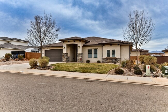 Photo - Comfort & Style: Spacious 3-Bed, PLUS LARGE OFFICE, 2-Bath Retreat in DESERT CANYON"