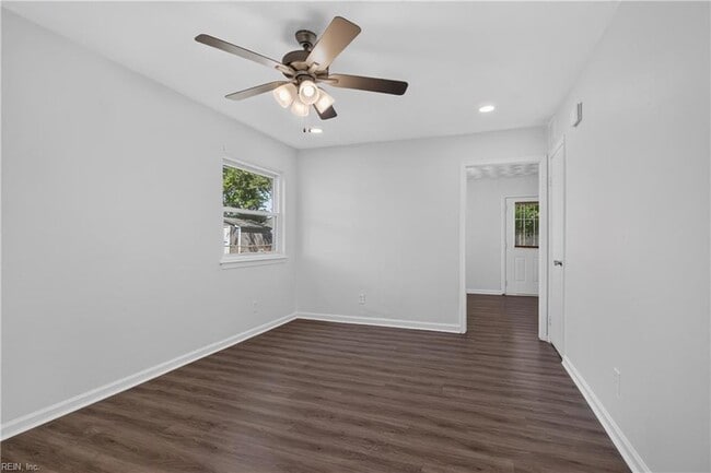 Photo - 3044 Camelot Blvd
