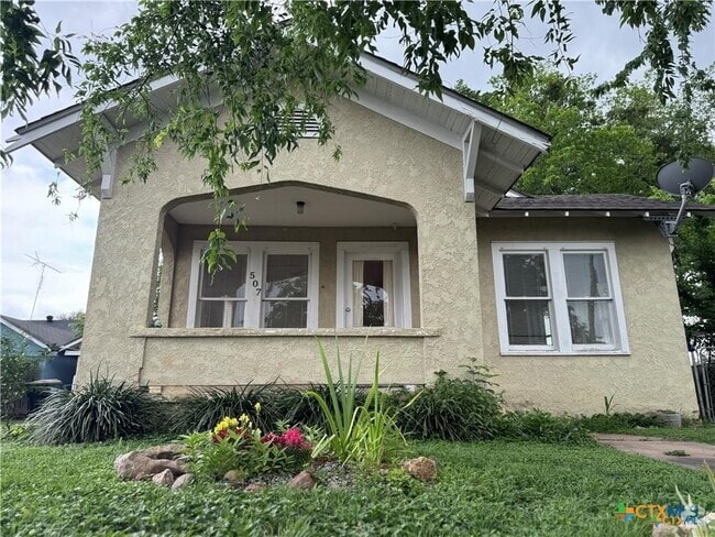 Building Photo - 507 N Gonzales St Rental