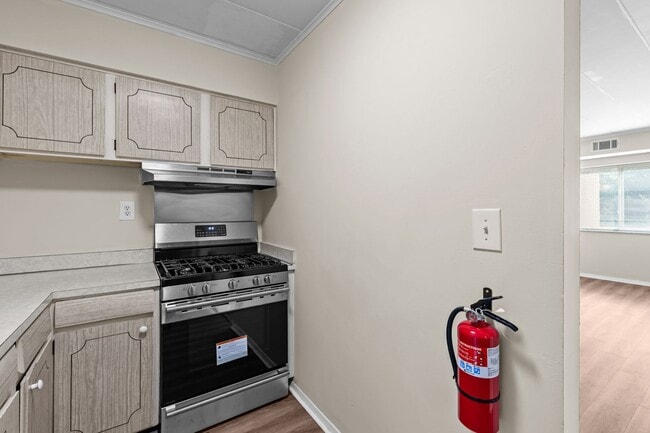 Photo - Quiet Norfolk Condo – Utilities & Parking ...