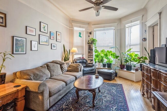 Photo - 3140 N Kenmore Ave Unidad 3