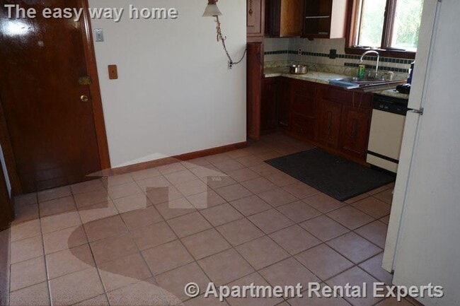 Photo - 569 Main St Unit #2