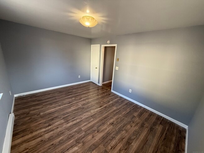 Building Photo - 52 Crown St Rental