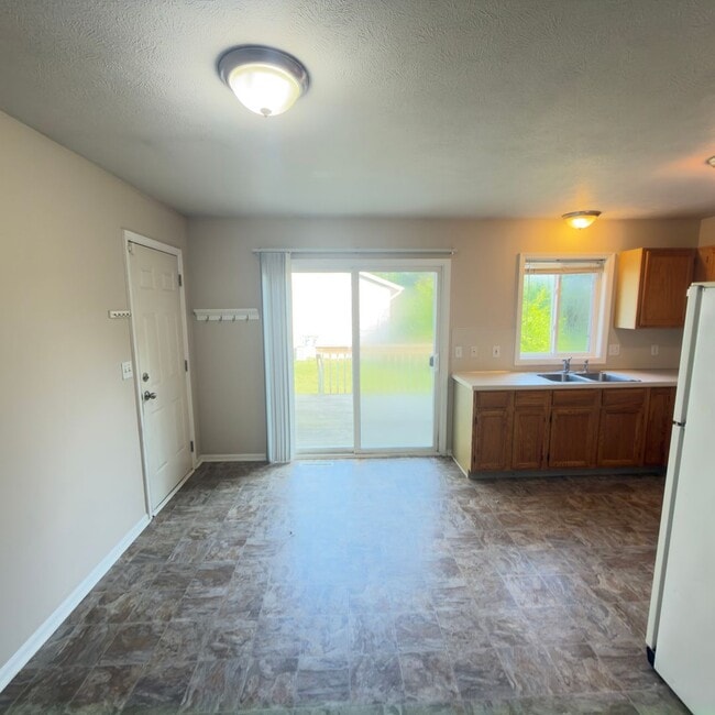 Photo - 4443 Hillrise Ct NE