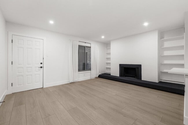 Photo - 505 W 7th St