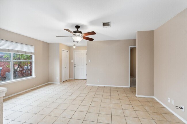 Photo - 107 McCarthur Dr