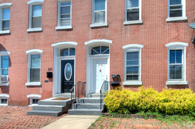 Building Photo - 313 E Broad St Unit 1 Rental