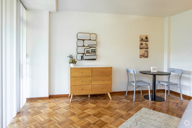 0BR, 1BA - 450SF - The Woodner