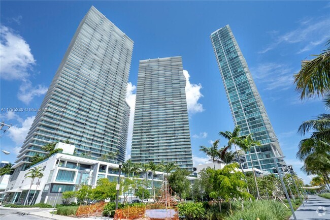 Building Photo - 650 NE 32nd St Unit 4104 Rental