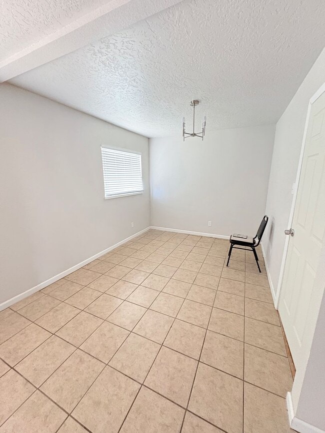 Photo - 907 W Coal Ave