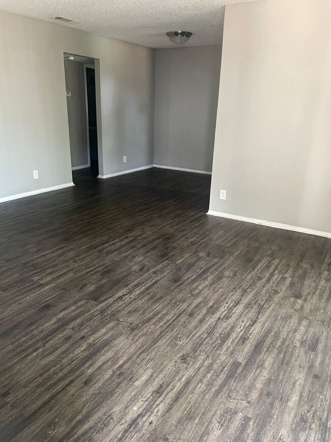 Building Photo - 2411 E 55th Pl Unit 2411 E. 55th Pl.  57 Rental