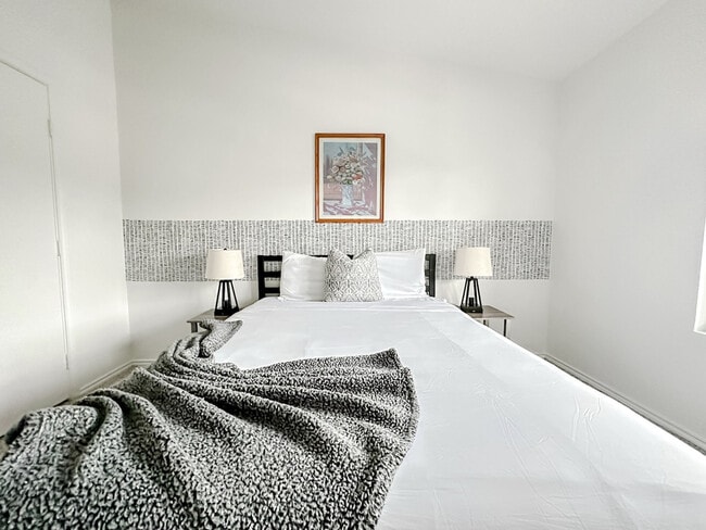 Photo - 1071 Clayton Ln Unit SI ID1256858P