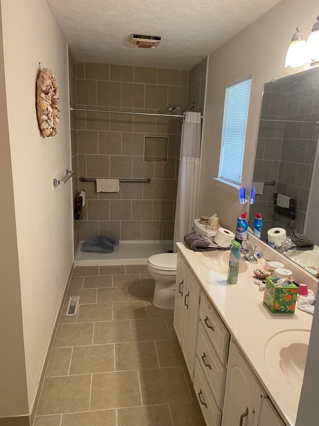 Photo - 107 Travellers Ln