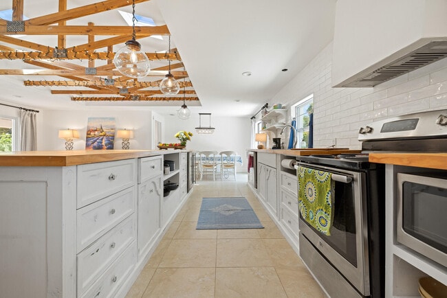 Photo - 425 10th Ave