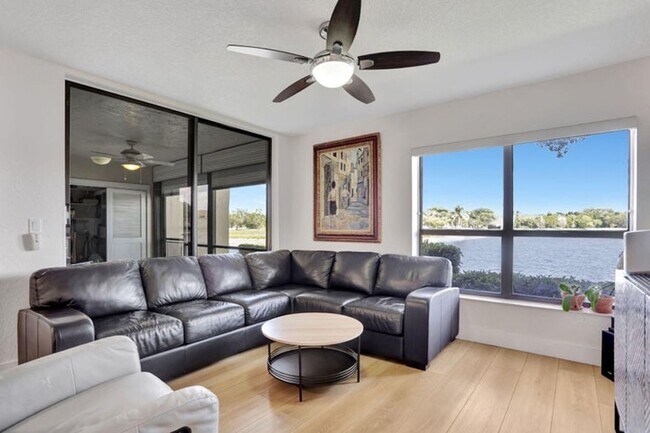 Photo - 2850 Carambola Cir S