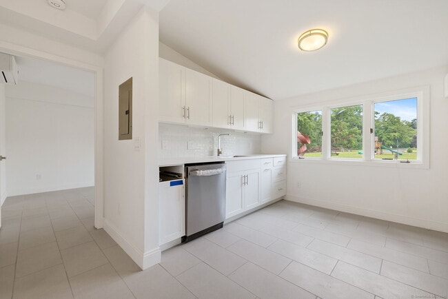 Photo - 529 Danbury Rd