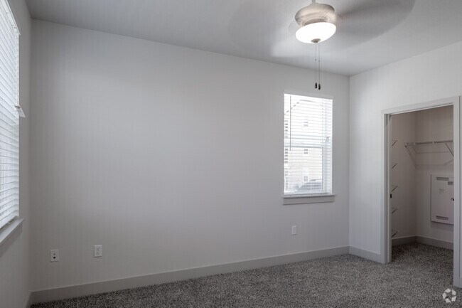 2BR, 2BA - 1,041SF