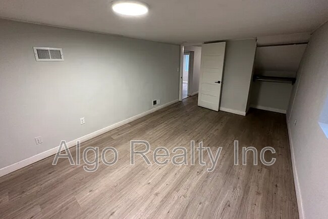 Photo - 4628 Johnson St NE