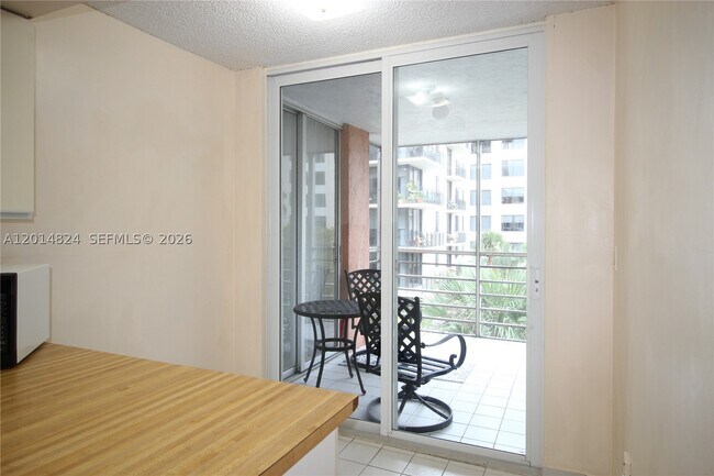 Photo - 17890 W Dixie Hwy Unit 519