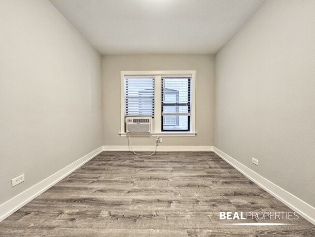 Photo - 705 W Brompton Ave Unit 1