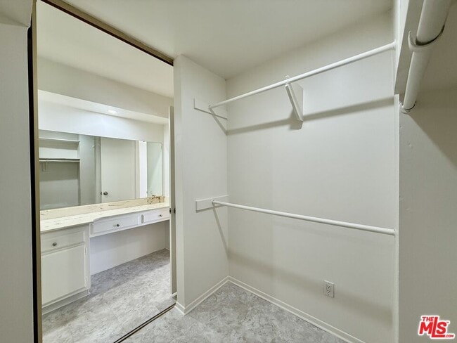 Photo - 5320 Zelzah Ave Unit 314