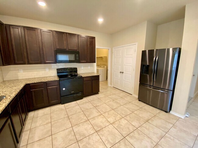 Photo - Spacious 4 Bedroom/Loft Area ~ Convenient ...