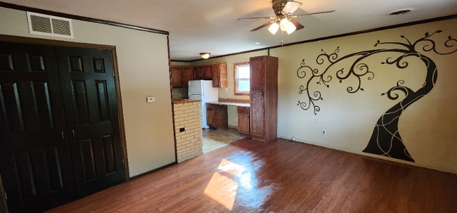 Photo - 3365 Buckner St