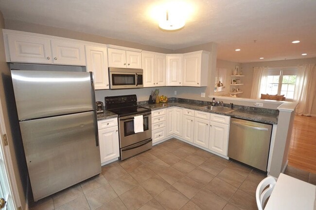 Photo - Large 2 BR w/ 1 Full and 2 Half Baths in Rockland