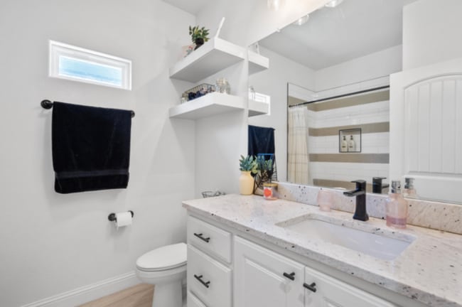 Photo - 5840 Itasca St