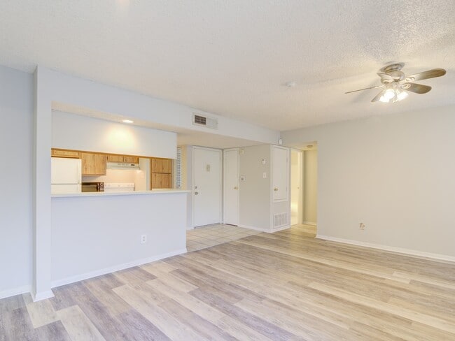 Building Photo - 1900 Bay Area Blvd Unit 194 Rental