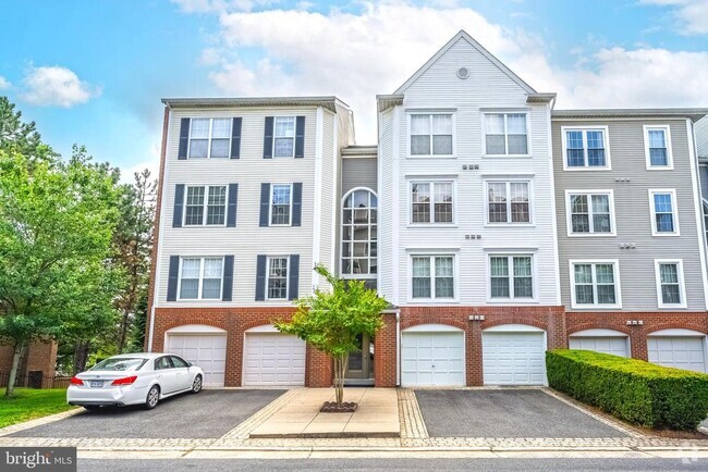 Building Photo - 245 S Pickett St Unit 302 Rental