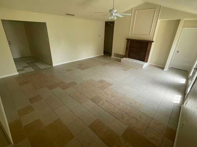Photo - Beautiful 4 Bedroom 2 Bathroom in Plano!