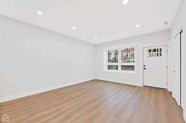 Photo - 2132 S Fairfield Ave Unidad 1