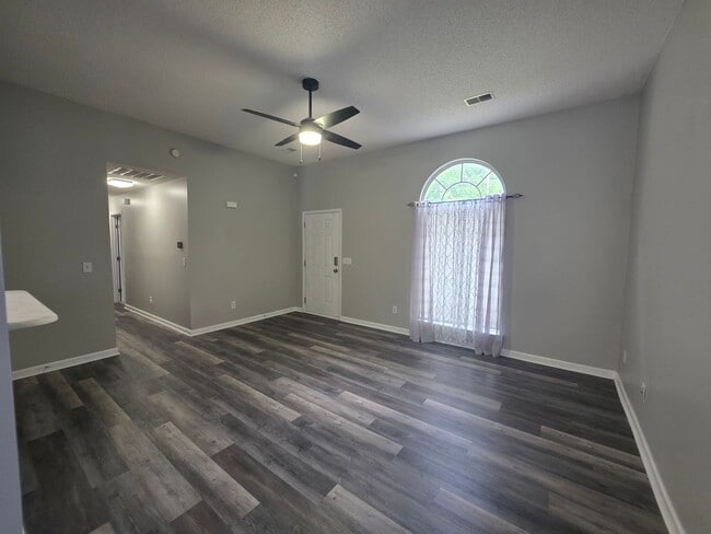Photo - 1653 Kennerly Rd