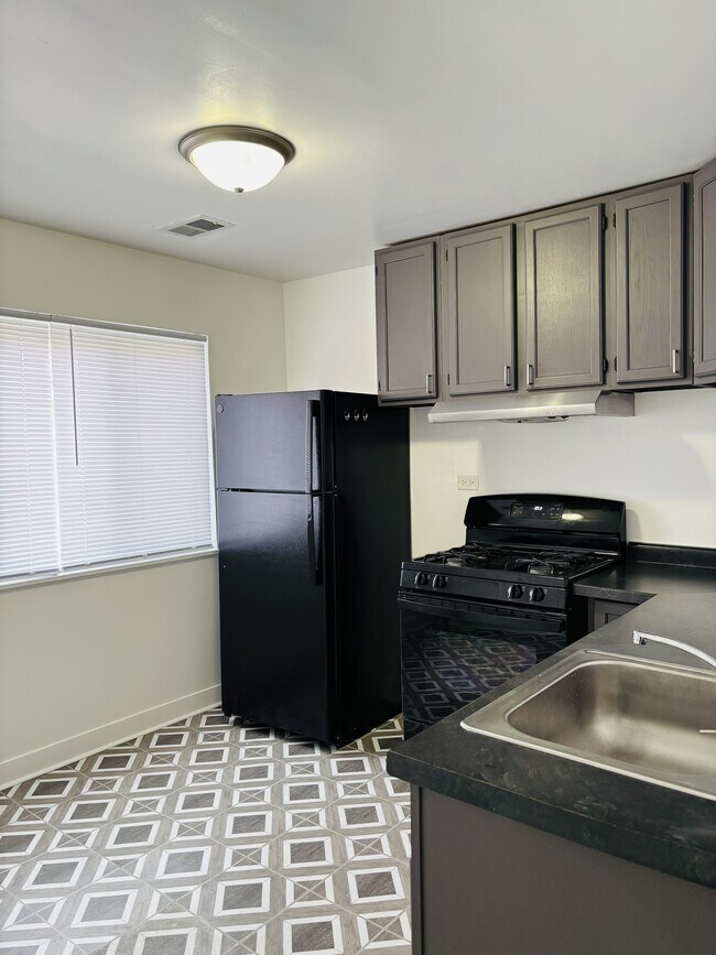 Photo - 5327 S 73rd Ave Unidad 2
